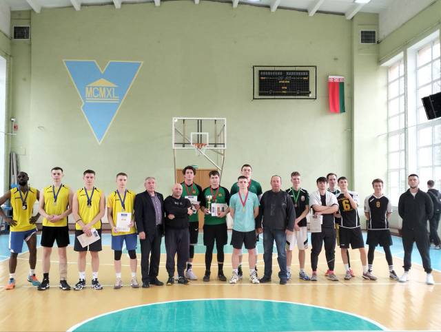 13 марта в ГрГУ имени Янки Купалы в рамках круглогодичной спартакиады - 2023/2024 прошли соревнования по баскетболу 3х3 среди мужских команд.
